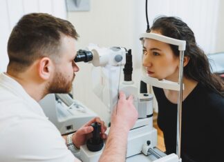 Examining the Effectiveness of Holistic Medicine Through a Specialist’s Lens Specialist's Lens