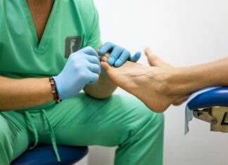 Podiatrists and Orthopedic Surgeons: Differences and Similarities Podiatrists